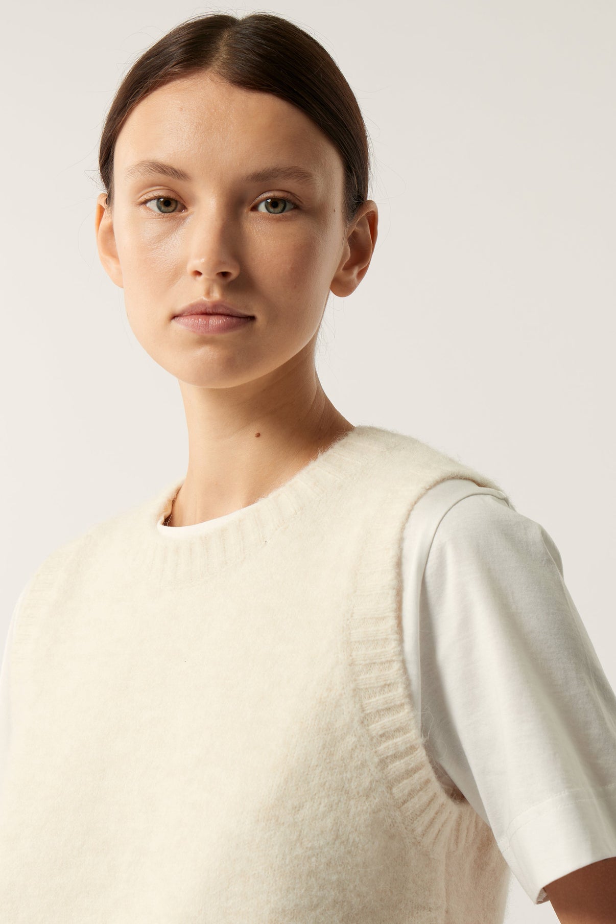 NAMASTE OFF-WHITE SWEATER vue 3